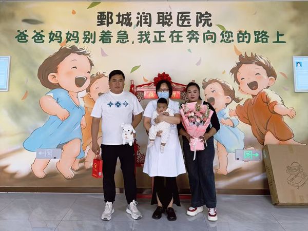 25.4.29鄄城什集胡女士与任医生合影