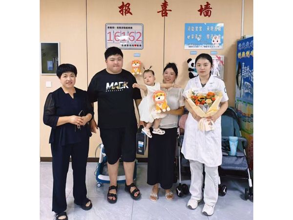 25.7.11巨野田庄苏女士与王医生合影