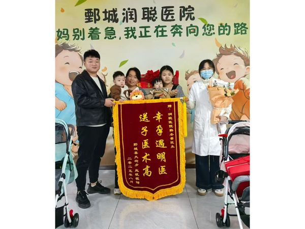 25.8.14菏泽牡丹区皇镇李燕青与王医生合影