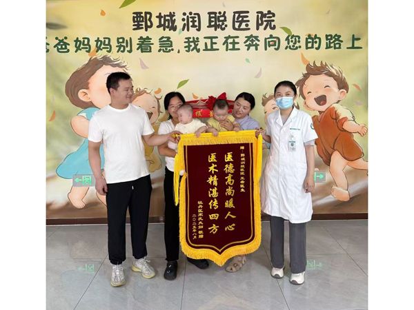 25.8.21牡丹区谢娜娜与王医生合影