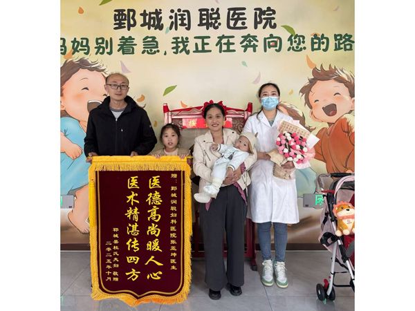 25.10.18郓城水堡刘蒙与张医生合影