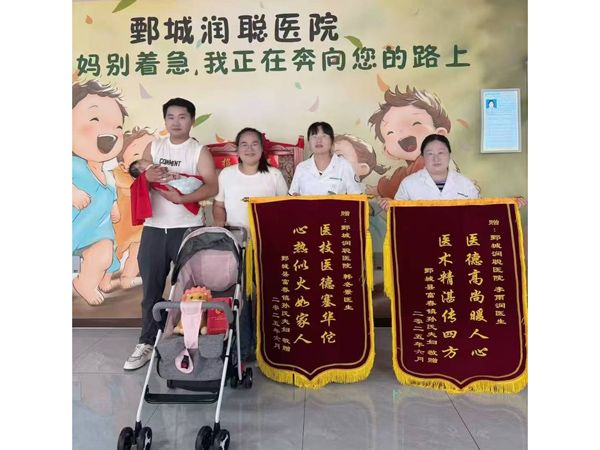 25.6.30鄄城富春孙氏夫妇与韩医生、李医生合影