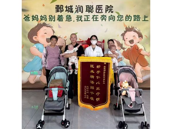 25.7.2鄄城旧城皇甫夫妇与王医生合影