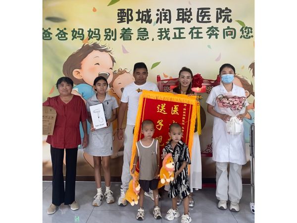 25.8.1郓城水堡贾素英与王医生合影