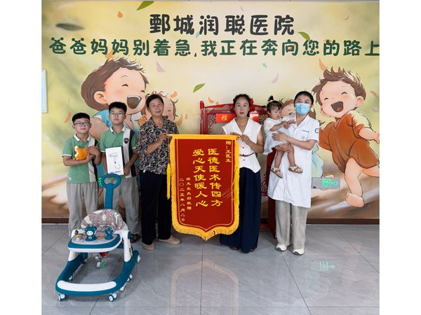 25.8.2牡丹区贾纪念与王医生合影