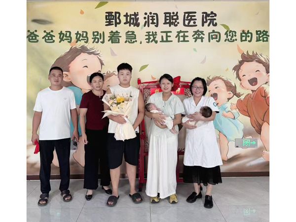 25.8.18郓城郝淑娟与任医生合影