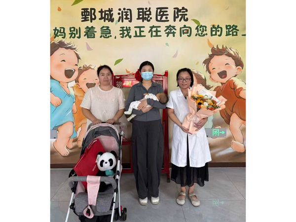 25.9.9刘亚萍郓城县水堡镇与任医生合影