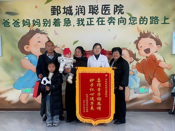 26.3.4河南濮阳苏氏夫妇与韩医生合影