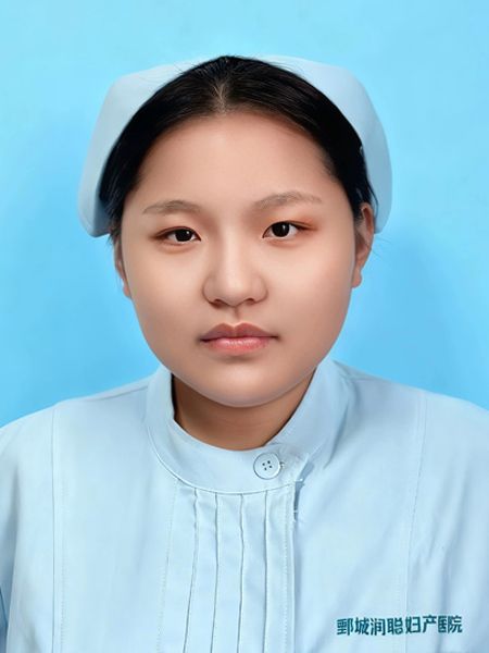 张青  护士