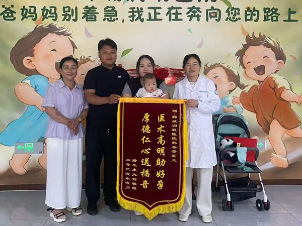 26.6.4河南许女士与韩冬景医生合影