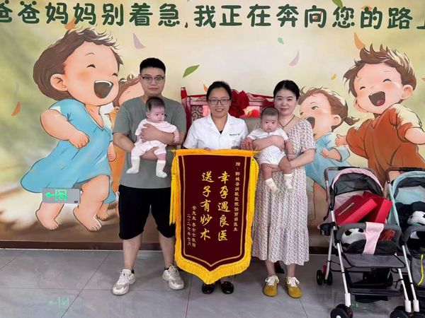 26.7.1鄄城李女士与任丽娟医师合影留念