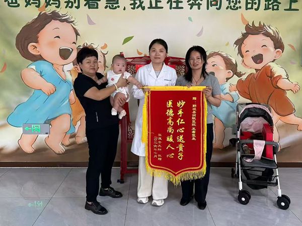 26.7.2郓城刘女士与王希医师合影留念